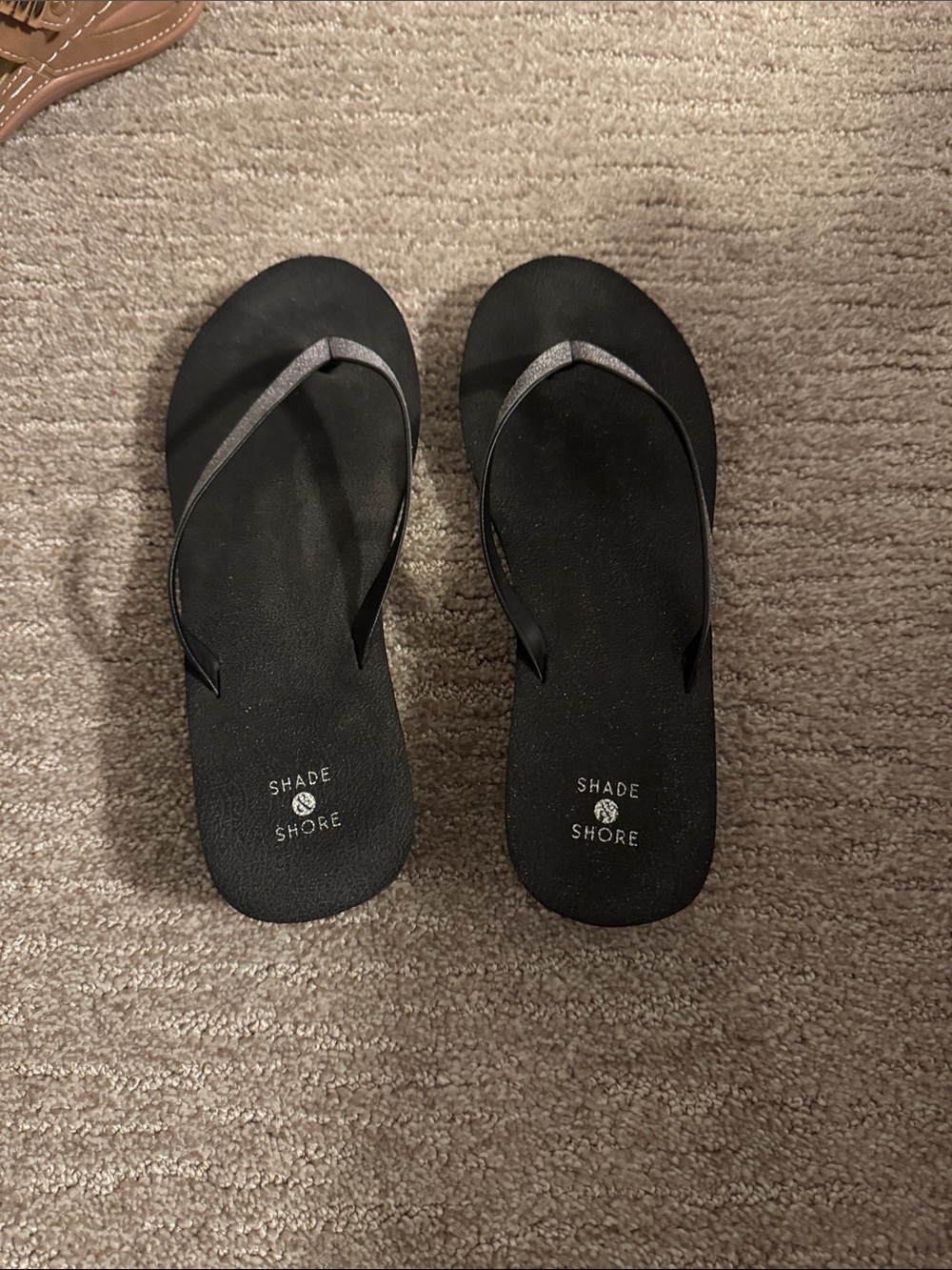 Shade & Shore Black Flip Flop Sandals